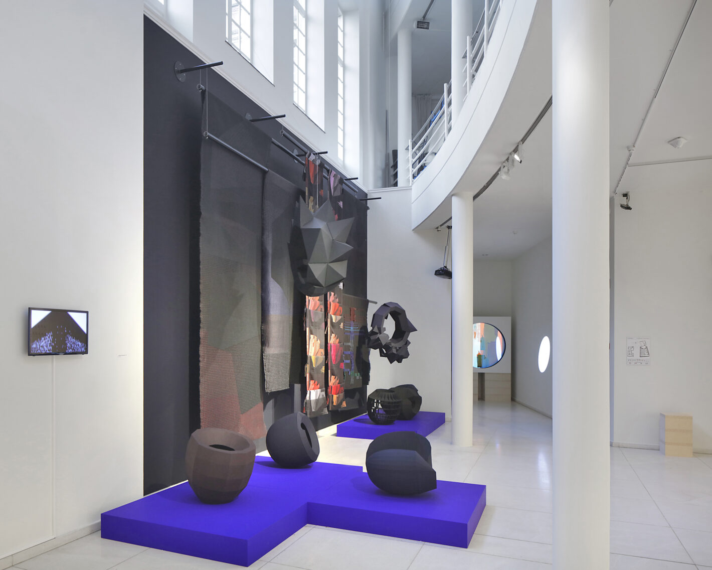 Hella Jongerius Colourfull Black Installation c Filip Dujardin