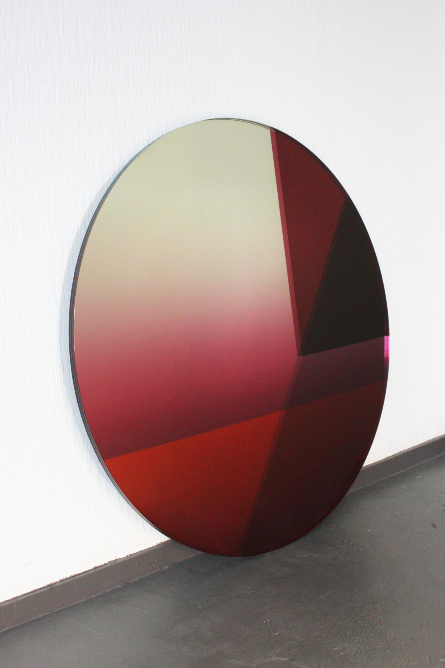 Sabine Marcelis co designer Brit van Nerven Seeingglass big round 4 aubergine