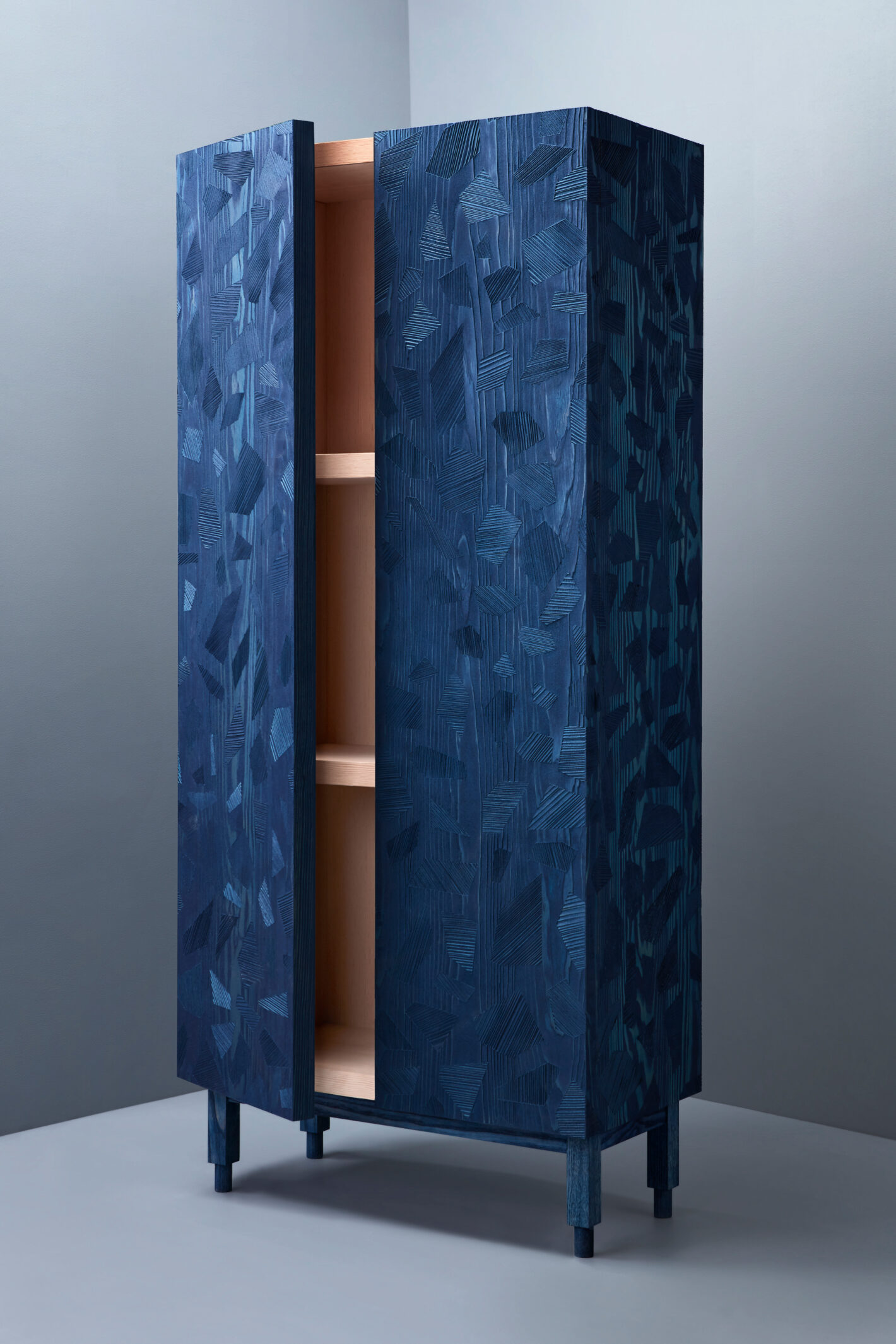 Ward Wijnant BLEND Closet open picture by Ronald Smits