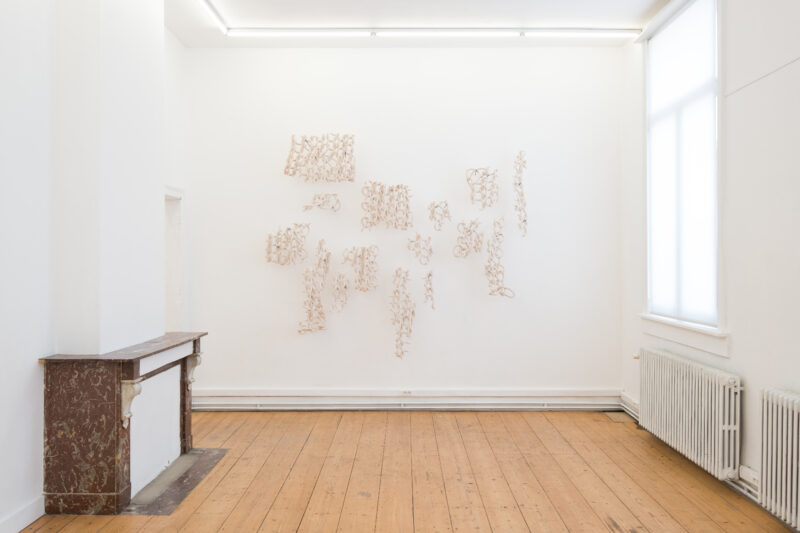 Gewand installation view 2023 liggend
