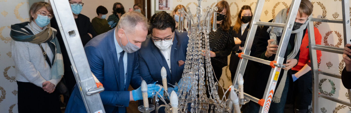 Minister Diependaele en Schepen Souguir pakken de eerste luster in